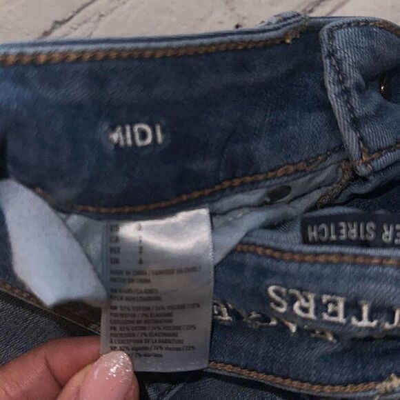 Abercrombie Midi Denim Shorts - Picture 6 of 6